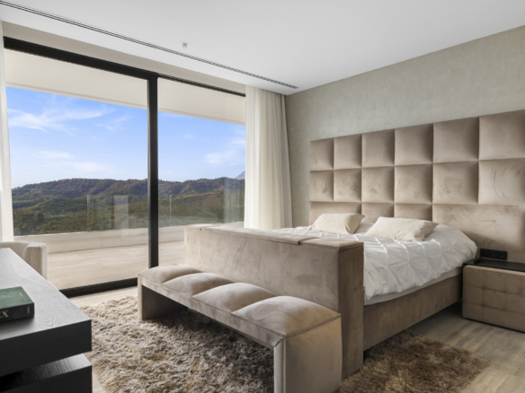 For sale – Monte Mayor – 7B Villa – Gated -Sea views