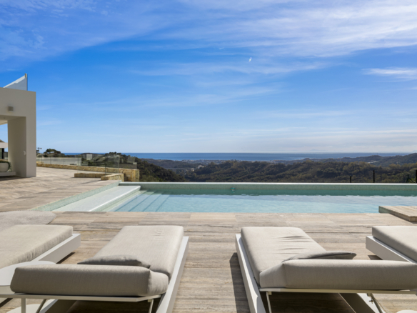 For sale – Monte Mayor – 7B Villa – Gated -Sea views