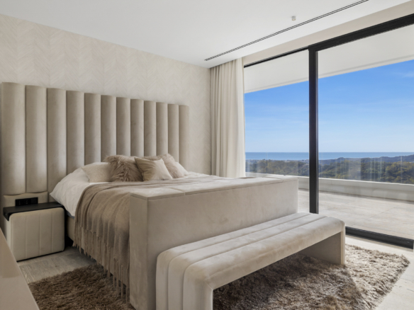 For sale – Monte Mayor – 7B Villa – Gated -Sea views