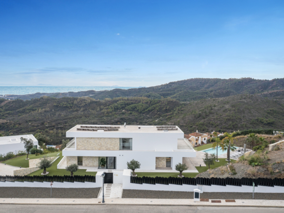 For sale – Monte Mayor – 7B Villa – Gated -Sea views