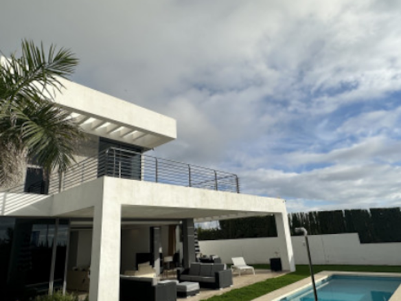 Short – Long term Rental 🌟 Modern Villa Near All Facilities and Beach – New Golden Mile 🌟 (Estepona)