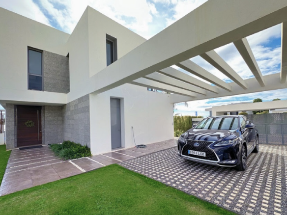 Short – Long term Rental 🌟 Modern Villa Near All Facilities and Beach – New Golden Mile 🌟 (Estepona)