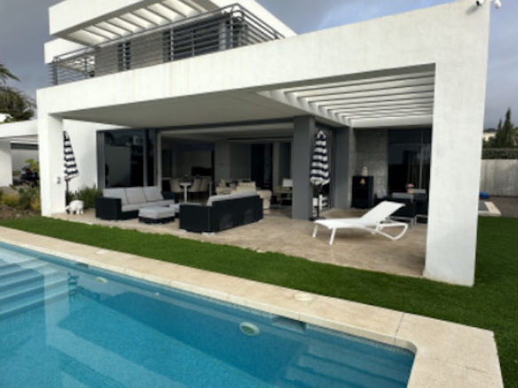 Short – Long term Rental 🌟 Modern Villa Near All Facilities and Beach – New Golden Mile 🌟 (Estepona)