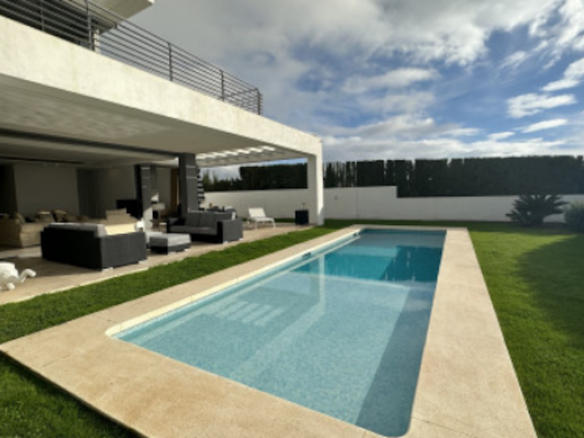 Short – Long term Rental 🌟 Modern Villa Near All Facilities and Beach – New Golden Mile 🌟 (Estepona)