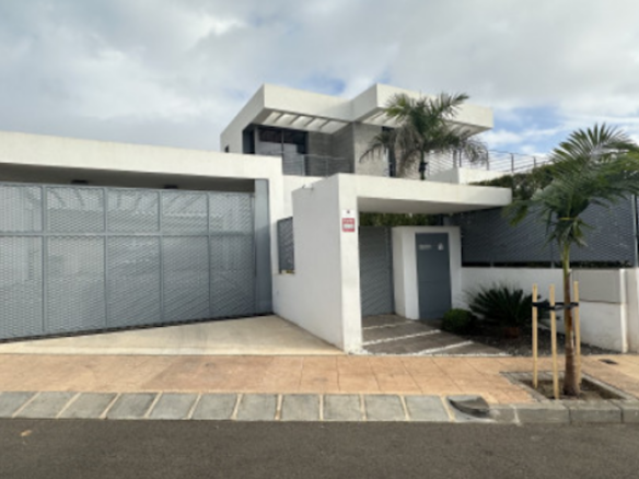 Short – Long term Rental 🌟 Modern Villa Near All Facilities and Beach – New Golden Mile 🌟 (Estepona)
