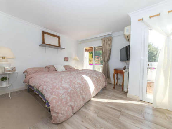 🏠 For Sale – Bargain Townhouse on the Golden Mile reduced to 500,000 euros! 🔥