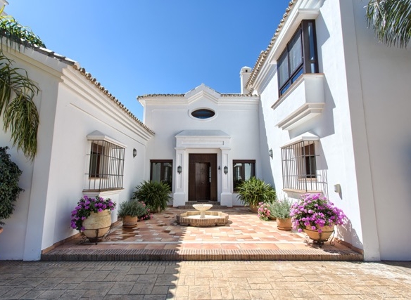 Stunning Luxury Villa in Marbella Club Golf Resort for sale ✨ Sea Views  – Gated
