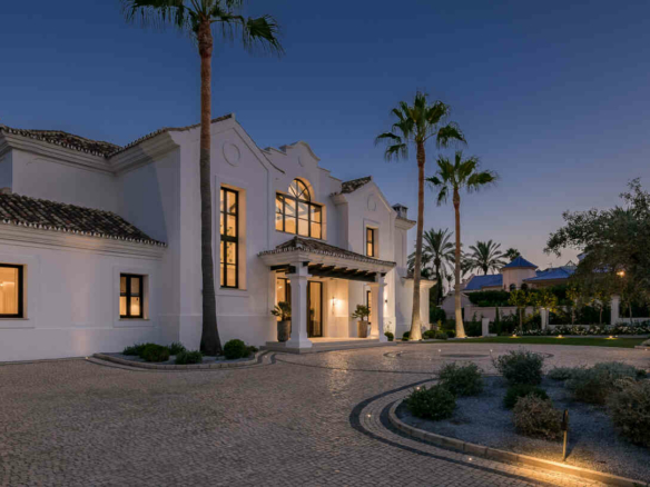 🏡 Villa for Sale in La Cerquilla, Nueva Andalucía