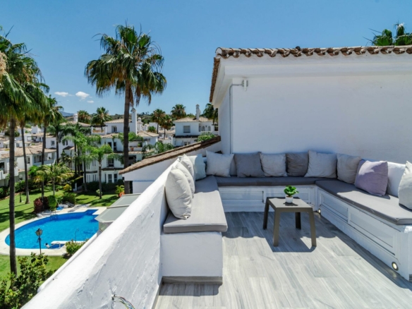 For sale –  Los Naranjos – Turnkey Penthouse Apartment in Nueva Andalucía, Costa del Sol