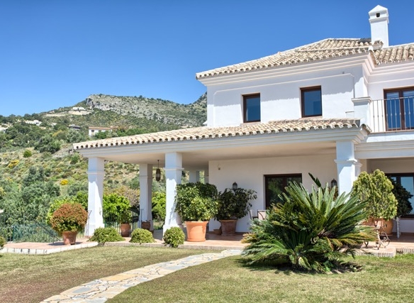 Stunning Luxury Villa in Marbella Club Golf Resort for sale ✨ Sea Views  – Gated