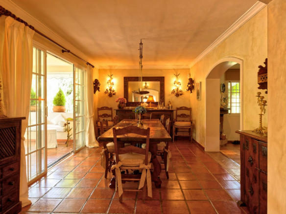 For Sale – VILLA · SAN PEDRO DE ALCÁNTARA – Large Garden – To Reform