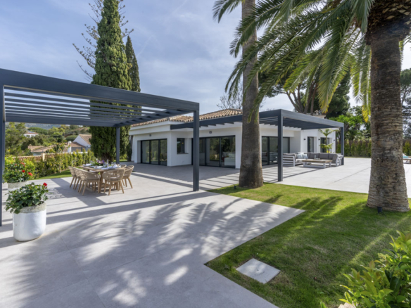 For Sale 🏡 Contemporary Andalusian Villa – Elviria – Sea views