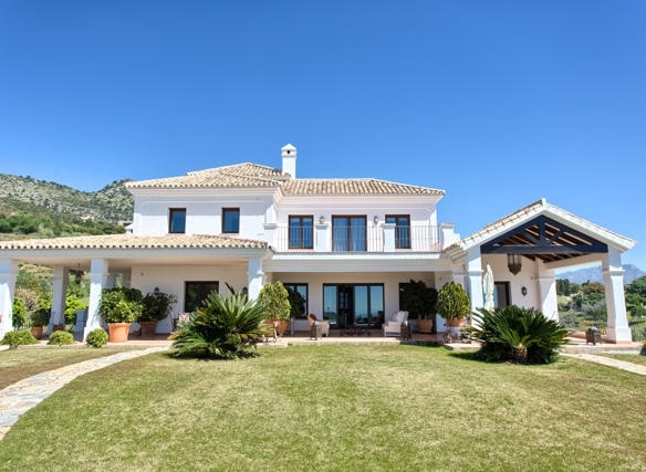 Stunning Luxury Villa in Marbella Club Golf Resort for sale ✨ Sea Views  – Gated