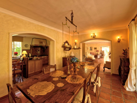 For Sale – VILLA · SAN PEDRO DE ALCÁNTARA – Large Garden – To Reform
