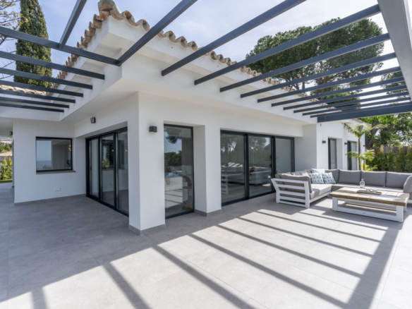 For Sale 🏡 Contemporary Andalusian Villa – Elviria – Sea views