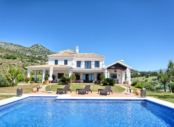 Stunning Luxury Villa in Marbella Club Golf Resort for sale ✨ Sea Views  – Gated