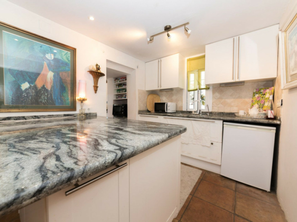 🏠 For Sale – Bargain Townhouse on the Golden Mile reduced to 500,000 euros! 🔥