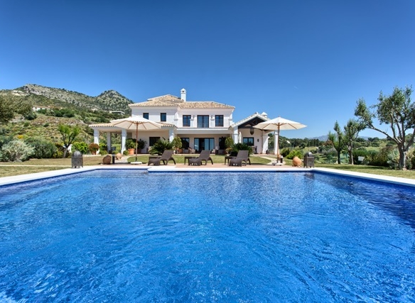 Stunning Luxury Villa in Marbella Club Golf Resort for sale ✨ Sea Views  – Gated