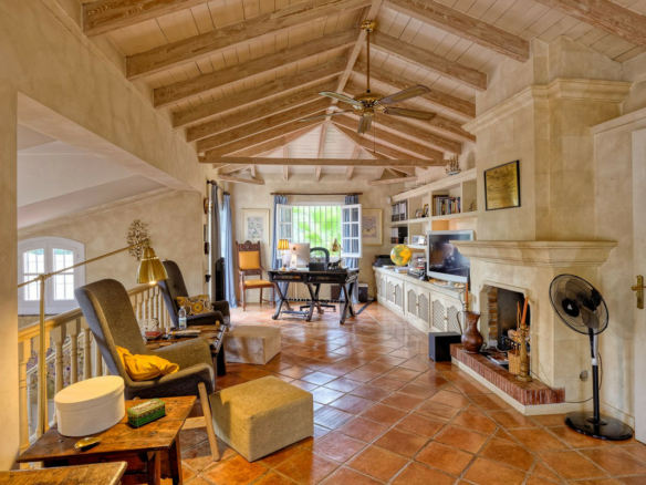 For Sale – VILLA · SAN PEDRO DE ALCÁNTARA – Large Garden – To Reform