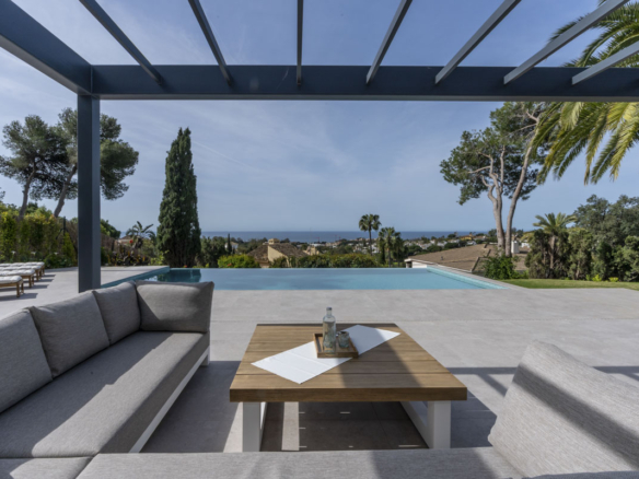 For Sale 🏡 Contemporary Andalusian Villa – Elviria – Sea views