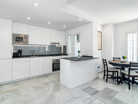 For sale –  Los Naranjos – Turnkey Penthouse Apartment in Nueva Andalucía, Costa del Sol