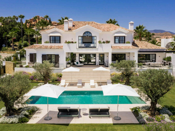 🏡 Villa for Sale in La Cerquilla, Nueva Andalucía
