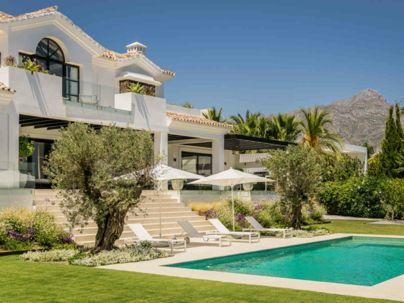 🏡 Villa for Sale in La Cerquilla, Nueva Andalucía