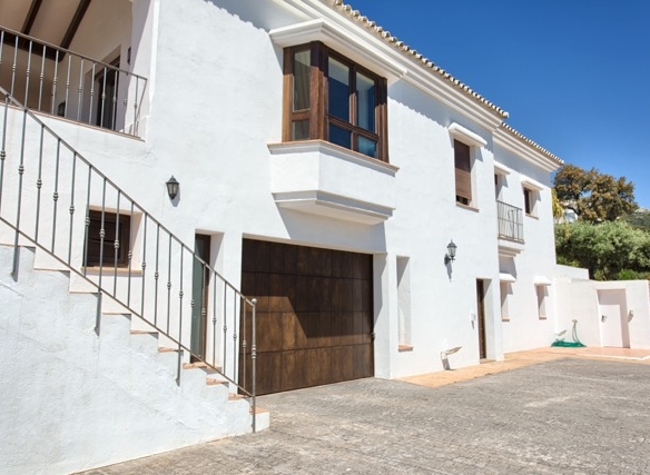 Stunning Luxury Villa in Marbella Club Golf Resort for sale ✨ Sea Views  – Gated
