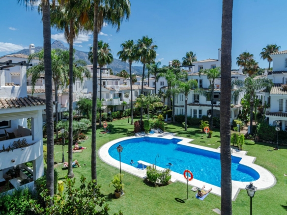 For sale –  Los Naranjos – Turnkey Penthouse Apartment in Nueva Andalucía, Costa del Sol