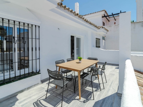 For sale –  Los Naranjos – Turnkey Penthouse Apartment in Nueva Andalucía, Costa del Sol