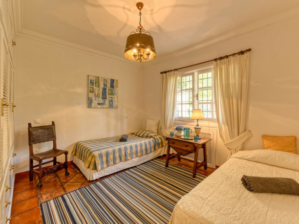 For Sale – VILLA · SAN PEDRO DE ALCÁNTARA – Large Garden – To Reform