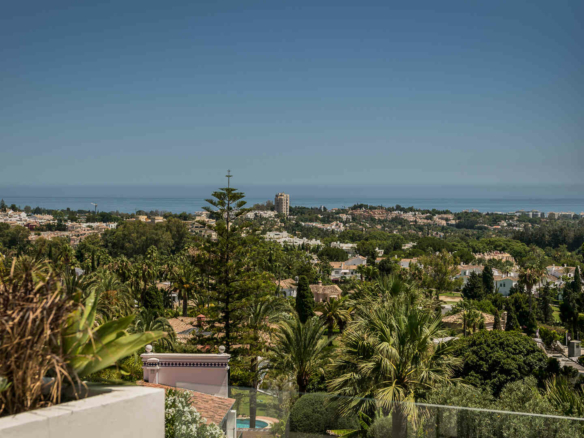 🏡 Villa for Sale in La Cerquilla, Nueva Andalucía