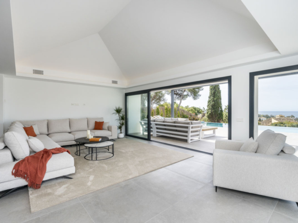 For Sale 🏡 Contemporary Andalusian Villa – Elviria – Sea views