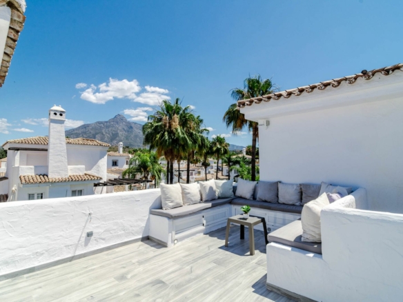 For sale –  Los Naranjos – Turnkey Penthouse Apartment in Nueva Andalucía, Costa del Sol