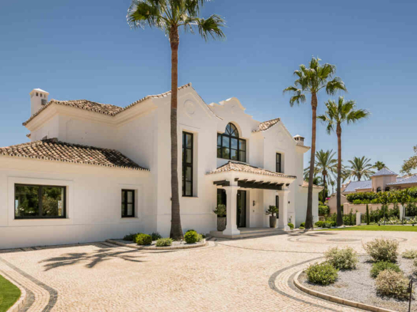 🏡 Villa for Sale in La Cerquilla, Nueva Andalucía