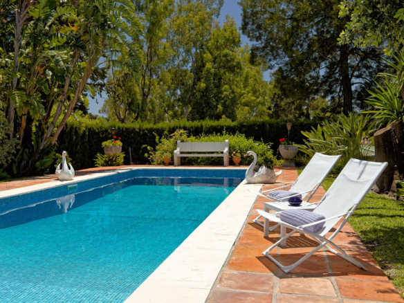 For Sale – VILLA · SAN PEDRO DE ALCÁNTARA – Large Garden – To Reform