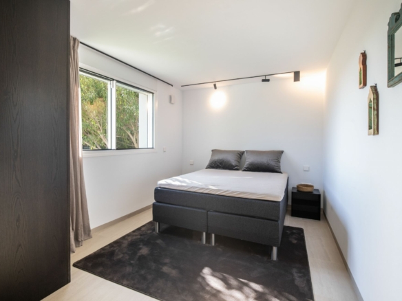 FOR SALE STUNNING TOWNHOUSE WITH INCREDIBLE MOUNTAIN & SEA VIEWS