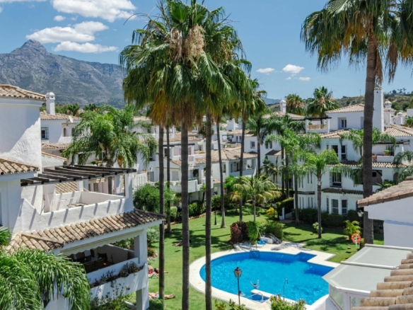 For sale –  Los Naranjos – Turnkey Penthouse Apartment in Nueva Andalucía, Costa del Sol
