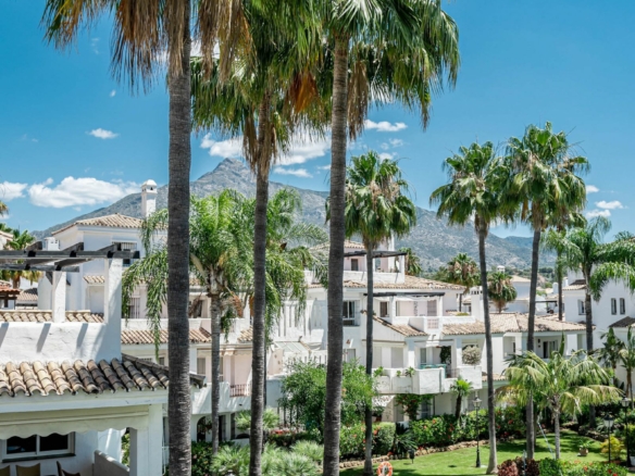 For sale –  Los Naranjos – Turnkey Penthouse Apartment in Nueva Andalucía, Costa del Sol