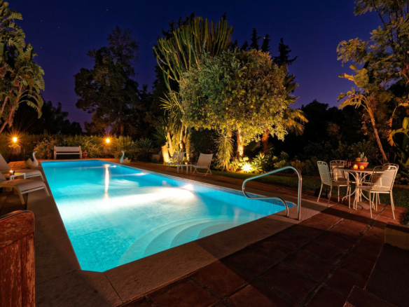 For Sale – VILLA · SAN PEDRO DE ALCÁNTARA – Large Garden – To Reform