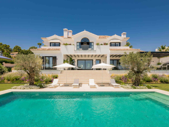 🏡 Villa for Sale in La Cerquilla, Nueva Andalucía