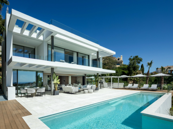 🏡 For Sale: Turnkey Modern Villa in La Quinta, Benahavís 🌟