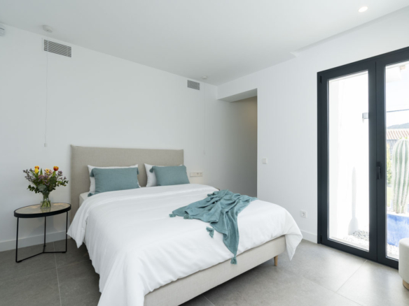 For Sale 🏡 Contemporary Andalusian Villa – Elviria – Sea views