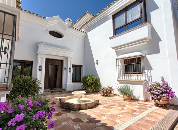 Stunning Luxury Villa in Marbella Club Golf Resort for sale ✨ Sea Views  – Gated