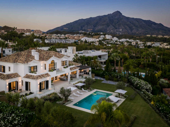 🏡 Villa for Sale in La Cerquilla, Nueva Andalucía