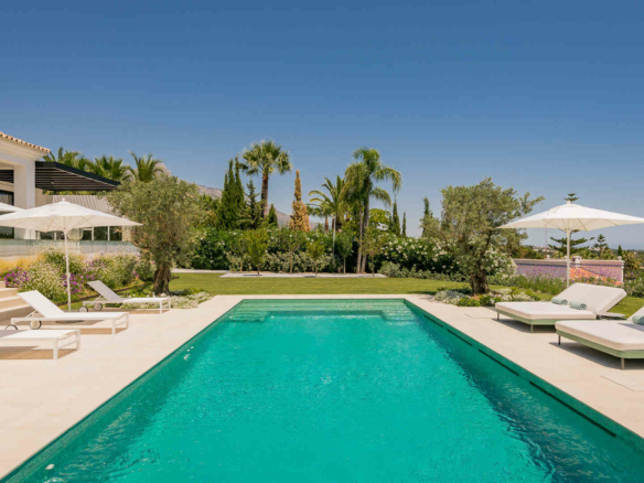 🏡 Villa for Sale in La Cerquilla, Nueva Andalucía