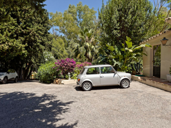 For Sale – VILLA · SAN PEDRO DE ALCÁNTARA – Large Garden – To Reform