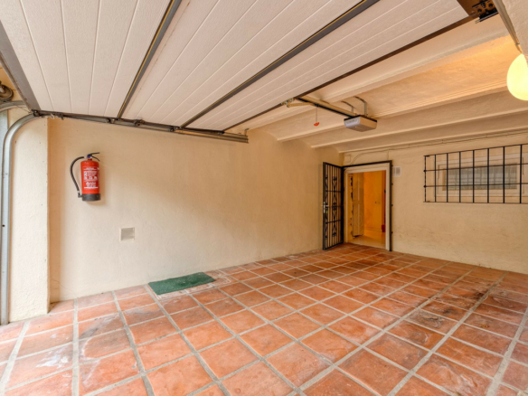 For Sale – VILLA · SAN PEDRO DE ALCÁNTARA – Large Garden – To Reform