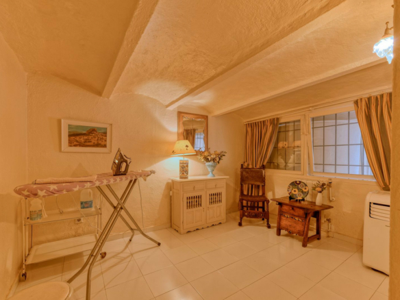 For Sale – VILLA · SAN PEDRO DE ALCÁNTARA – Large Garden – To Reform