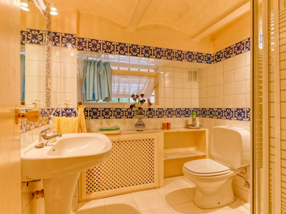 For Sale – VILLA · SAN PEDRO DE ALCÁNTARA – Large Garden – To Reform